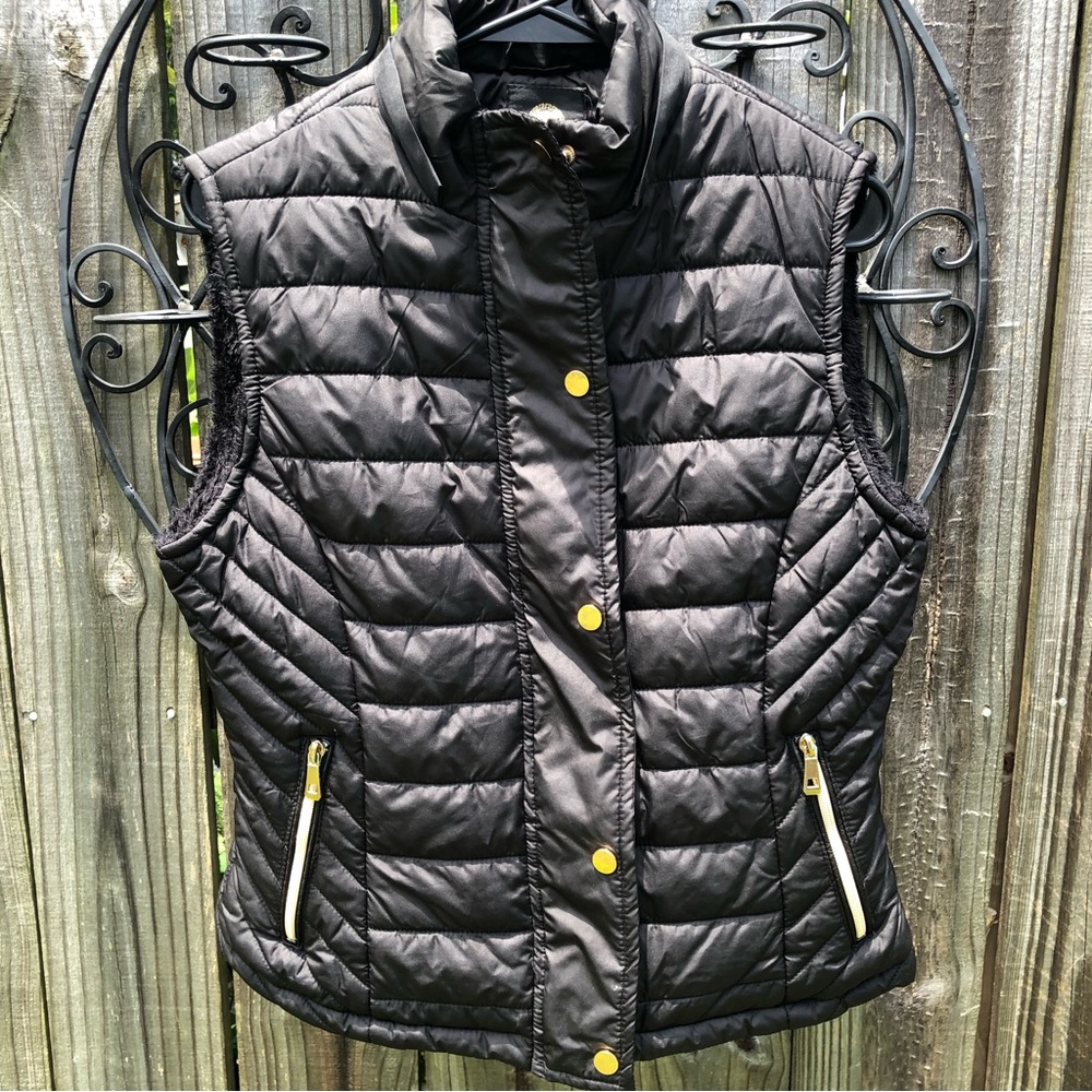 Black Puffer Vest w/Gold hardware and fur Lining L